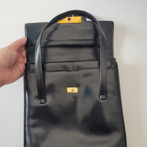 Vintage black faux leather handbag with multiple pockets - Picture 7 of 16